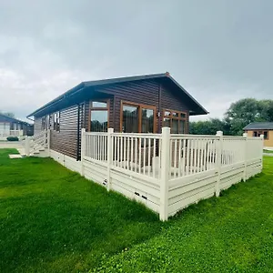 https://ness-lodge-with-hot-tub.yorkshirehotels.net